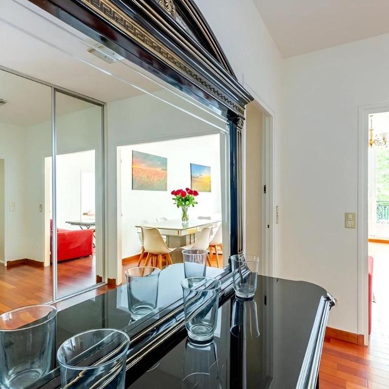 Arc de Triomphe View - Sleeps 7 - Elegant 1BR - Terrace - Appartement 1 Chambre avec Balcon et Vue sur la Ville - 8