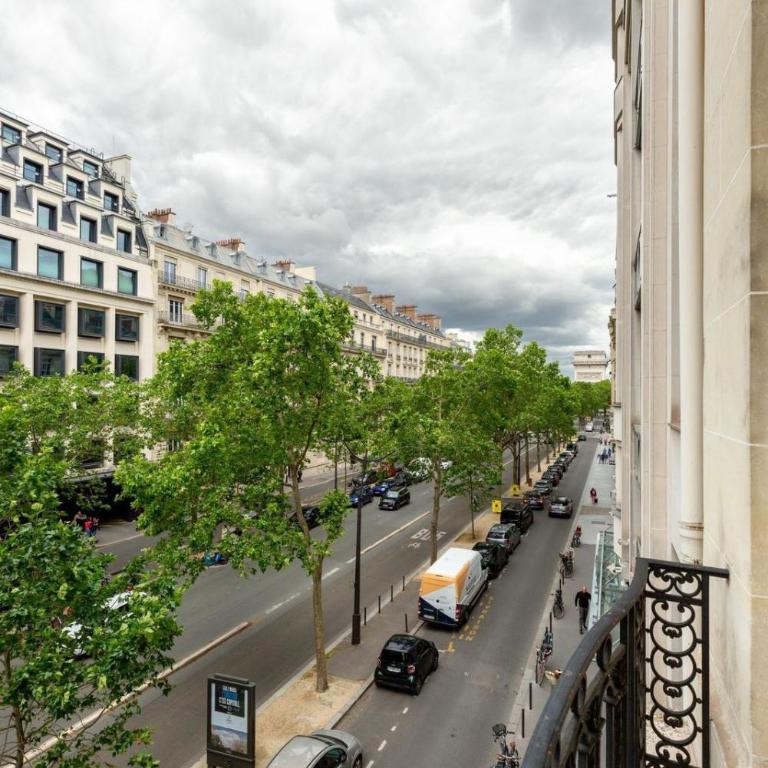 Arc de Triomphe View - Sleeps 7 - Elegant 1BR - Terrace - Appartement 1 Chambre avec Balcon et Vue sur la Ville - 17