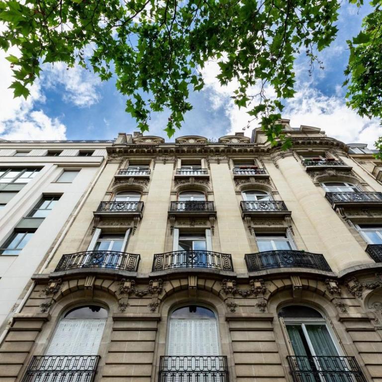 Arc de Triomphe View - Sleeps 7 - Elegant 1BR - Terrace - Appartement 1 Chambre avec Balcon et Vue sur la Ville - 2