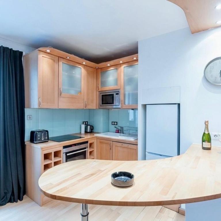 Elegant 2BR - Sleeps 7 - Walk to Arc de Triomphe - Appartement 2 Chambres - 6