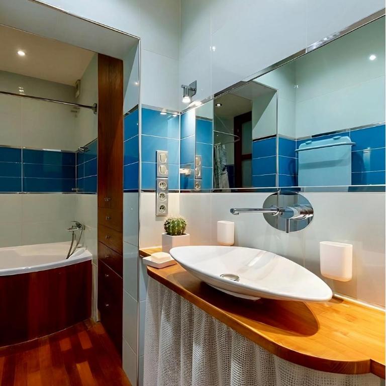 Elegant 2BR - Sleeps 7 - Walk to Arc de Triomphe - Appartement 2 Chambres - 16