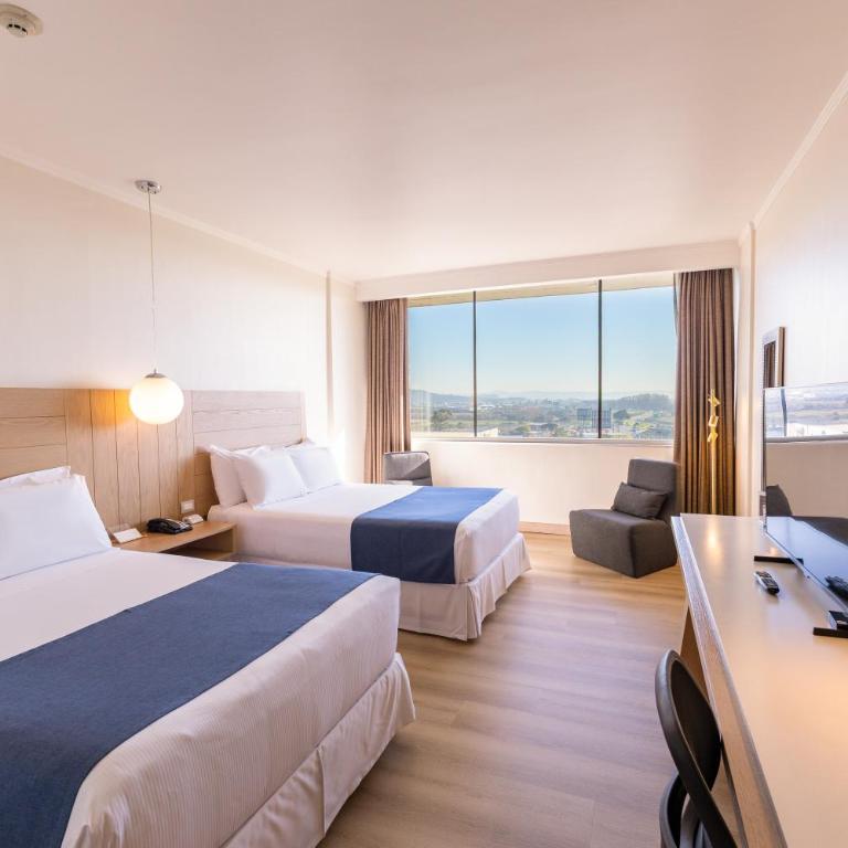 Wyndham Concepcion Pettra - Habitación Estándar con vistas a la ciudad - 2 camas dobles - No fumadores - 1