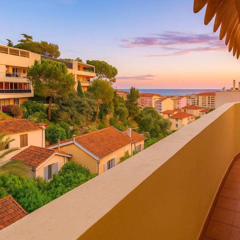 LA TERRASSE Soleil Vue Mer Climatisée - Three-Bedroom Apartment - 5