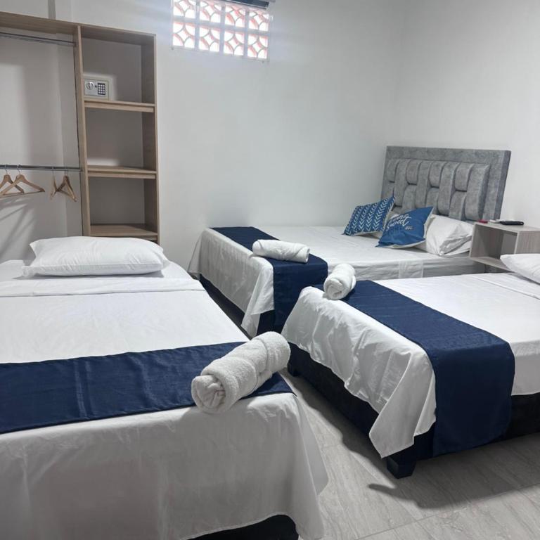 Hotel San Luis - Family Room with Private Bathroom - 2