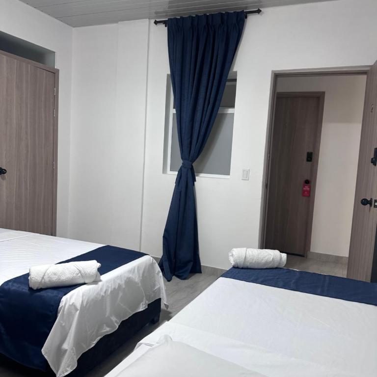 Hotel San Luis - Family Room with Private Bathroom - 5