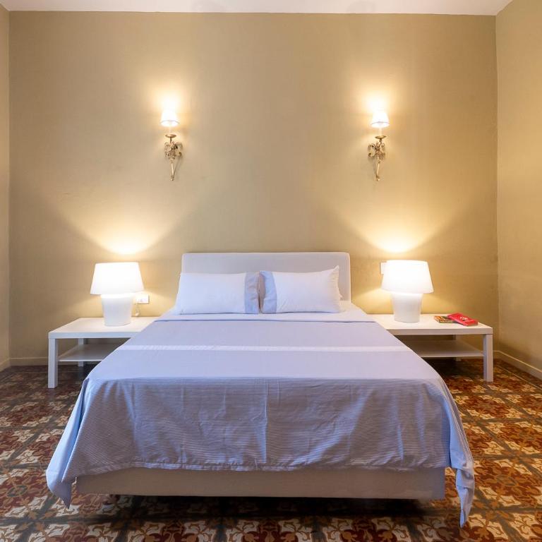 Cabrero House Boutique - Deluxe Double Room with Shower - 6