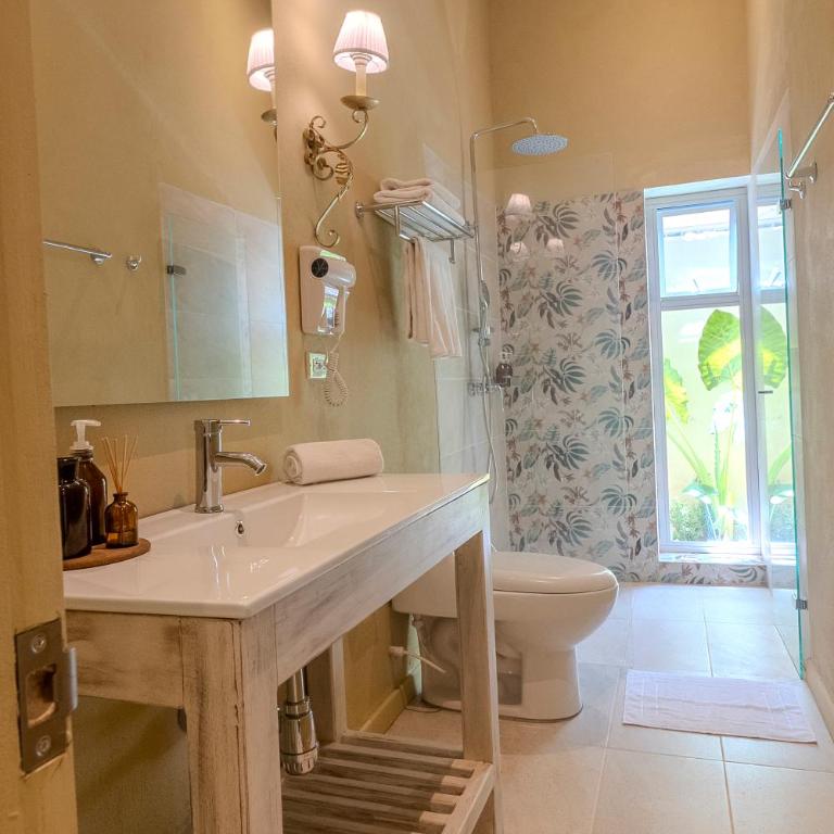 Cabrero House Boutique - Deluxe Double Room with Shower - 3