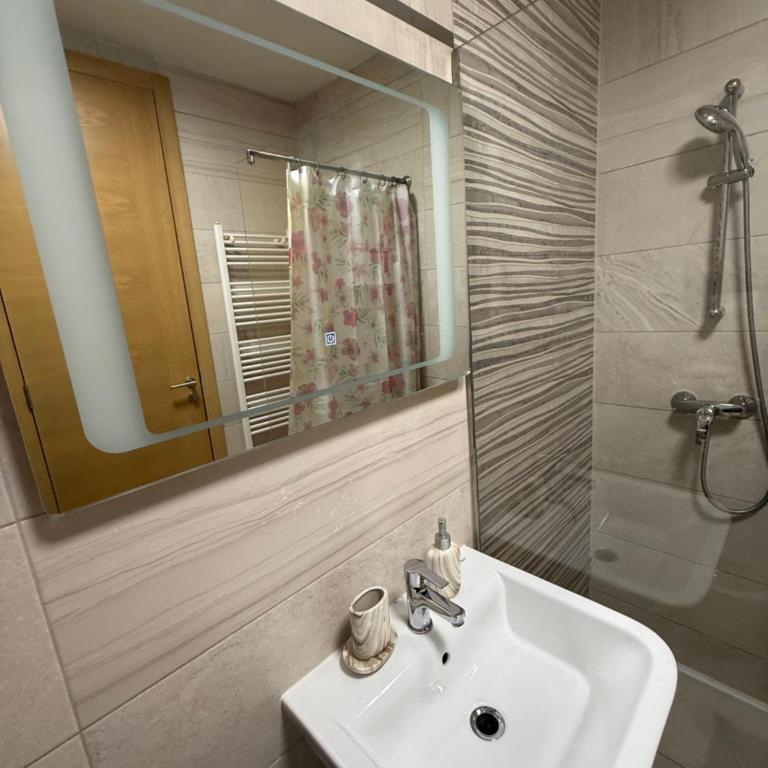 Daky home near AirPort ,tram and City center - One-Bedroom Apartment - 15