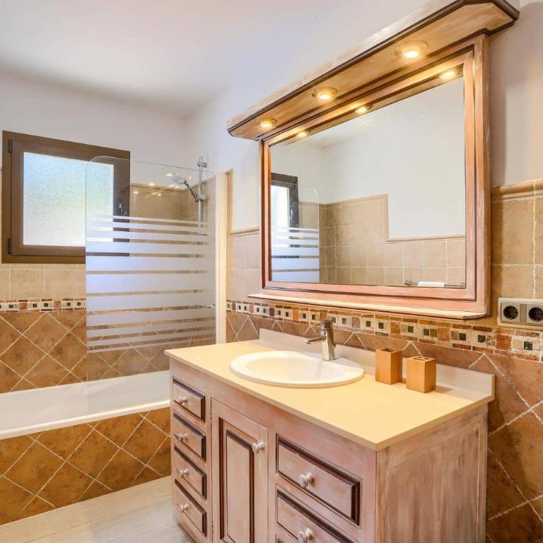 Villa Pinos by Villa Plus - Villa - 7