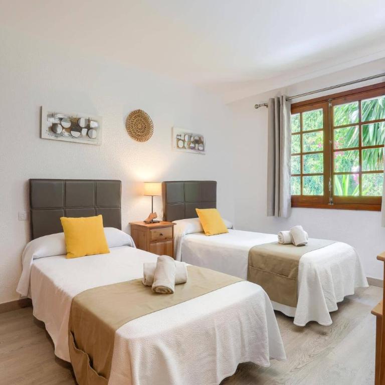 Villa Pinos by Villa Plus - Villa - 18