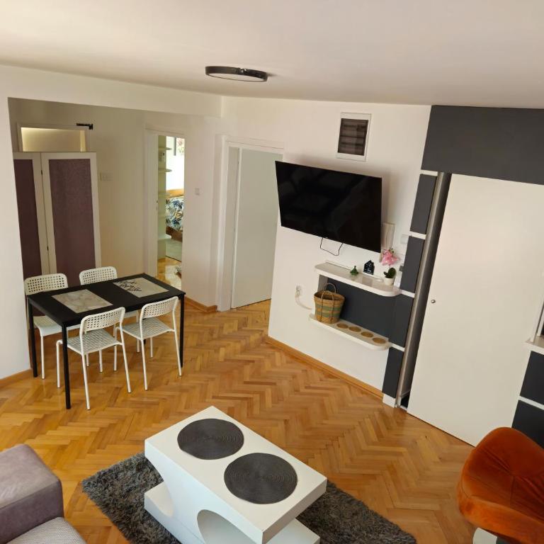 Doksat Central Apartment - Two-Bedroom Apartment - 10