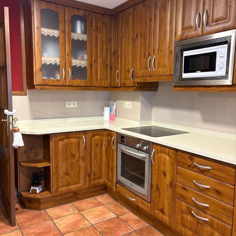 Casa Rural con encanto para familias - Four-Bedroom House - 19