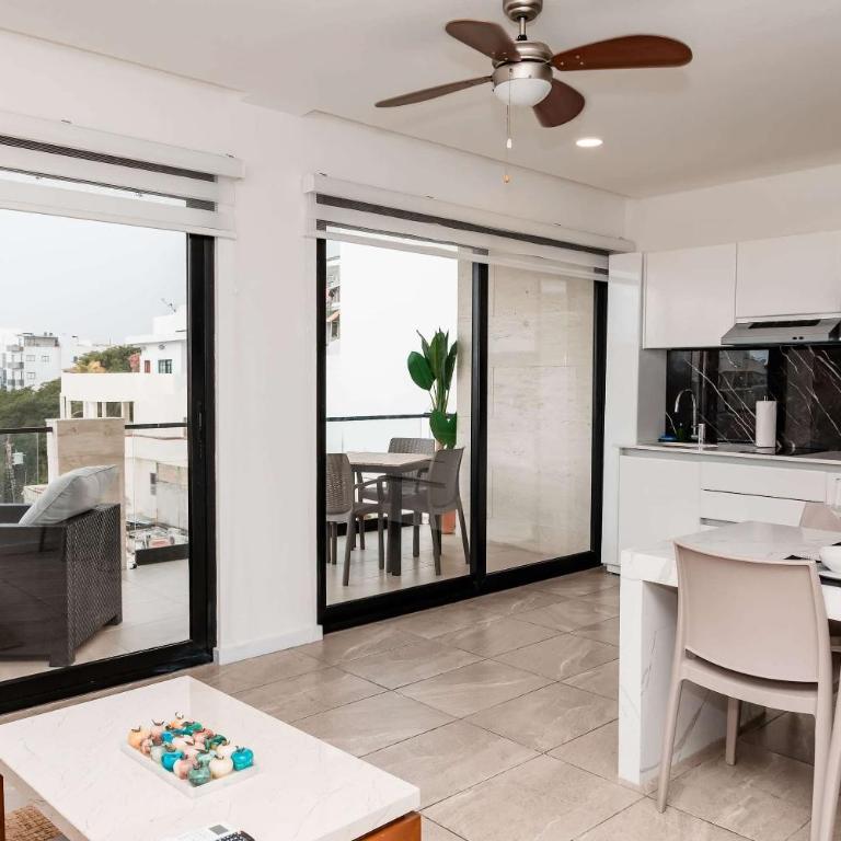Grand Fifty - Stylish Stay w Rooftop Pool - Apartment - 8