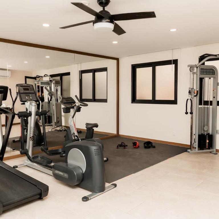 Grand Fifty - Stylish Stay w Rooftop Pool - Apartment - 14