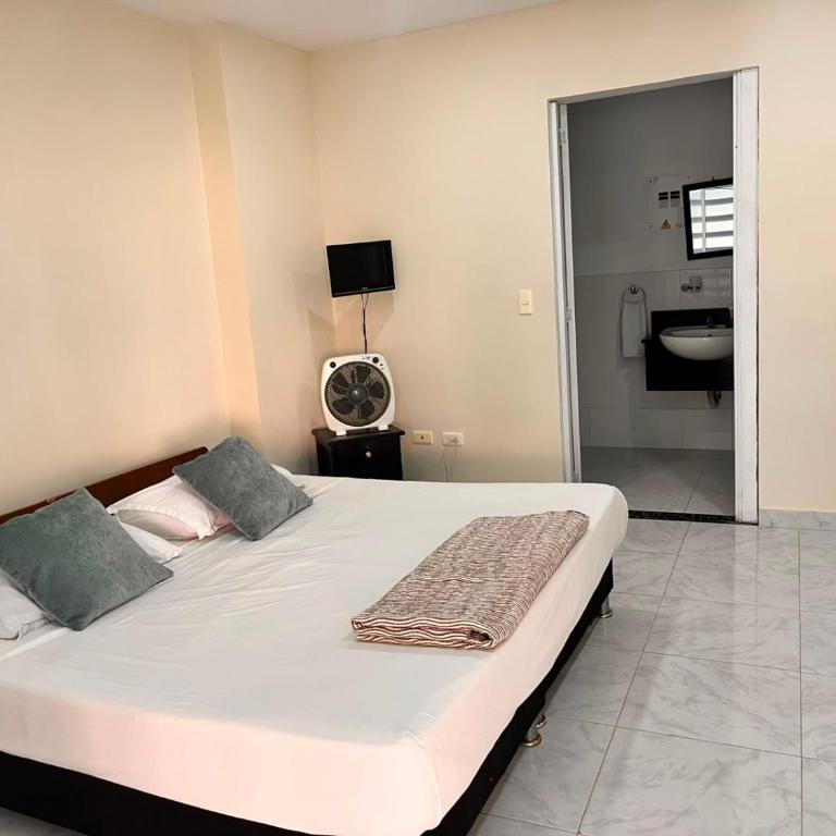 Hotel Oasys Blue - Budget Double Room - 4