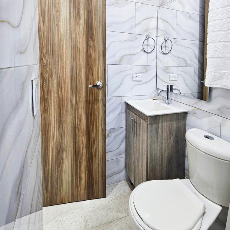 Casa Eterna Campo Valdés - Single Room with Bath - 5