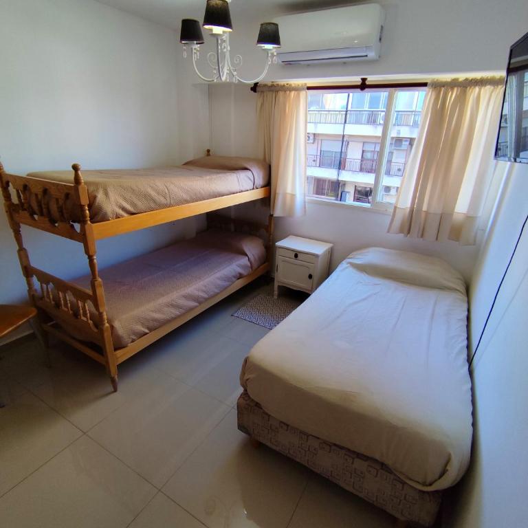 Depto céntrico de 3 habitaciones y cochera - Three-Bedroom Apartment - 19
