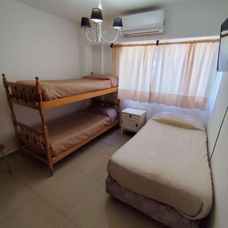 Depto céntrico de 3 habitaciones y cochera - Three-Bedroom Apartment - 18