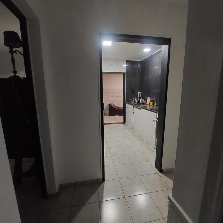 Casa amplia con parrilla a pasitos del parque - Casa de 3 dormitorios - 7