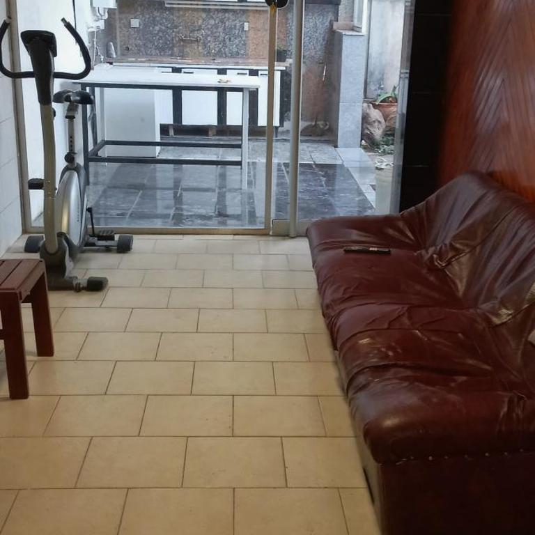Casa amplia con parrilla a pasitos del parque - Casa de 3 dormitorios - 19
