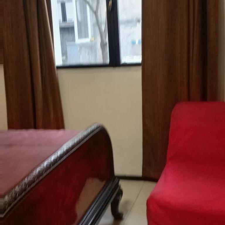 Casa amplia con parrilla a pasitos del parque - Casa de 3 dormitorios - 25