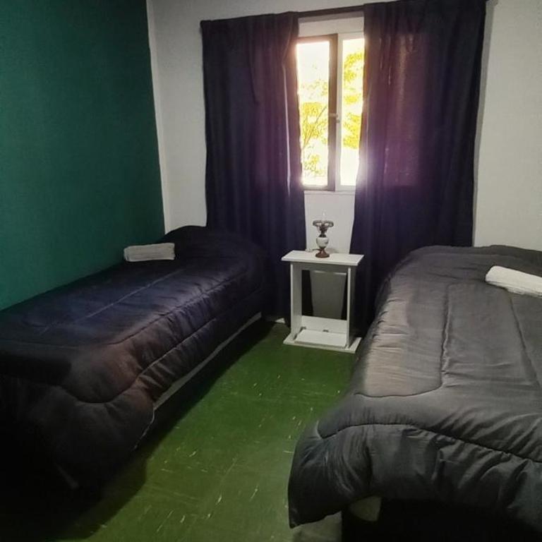 Casa amplia con parrilla a pasitos del parque - Casa de 3 dormitorios - 27