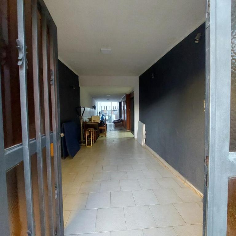 Casa amplia con parrilla a pasitos del parque - Casa de 3 dormitorios - 33