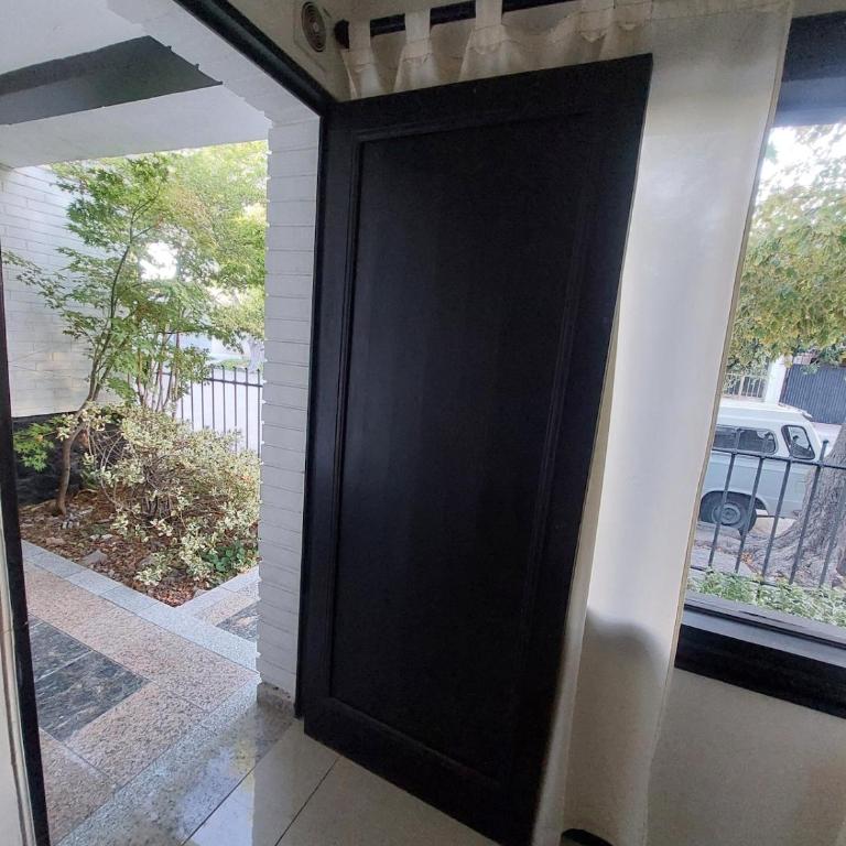 Casa amplia con parrilla a pasitos del parque - Casa de 3 dormitorios - 35