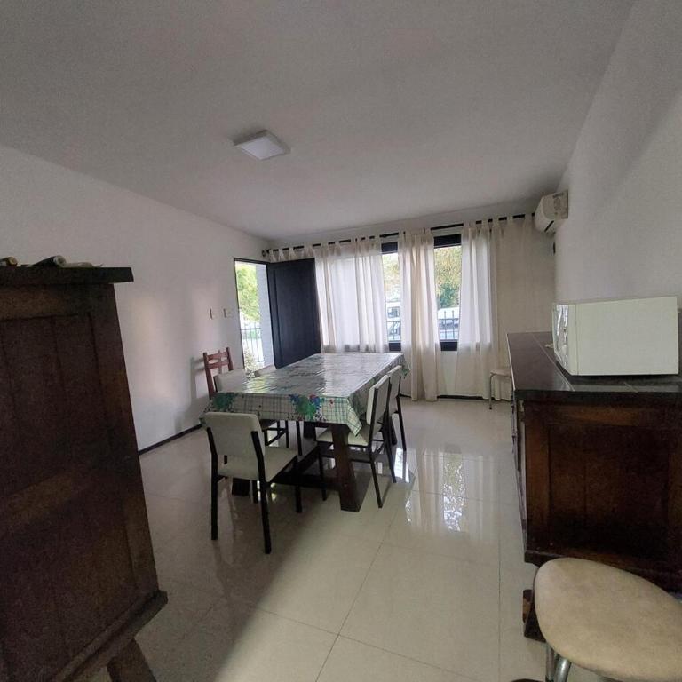Casa amplia con parrilla a pasitos del parque - Casa de 3 dormitorios - 37