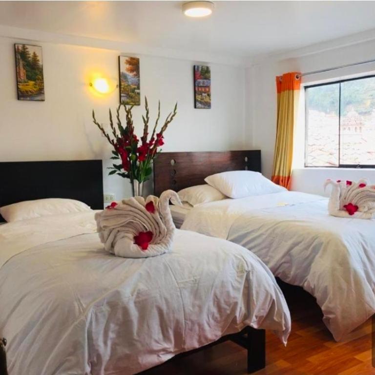 Mallkuwasi Centro - Family Room with Private Bathroom - 1