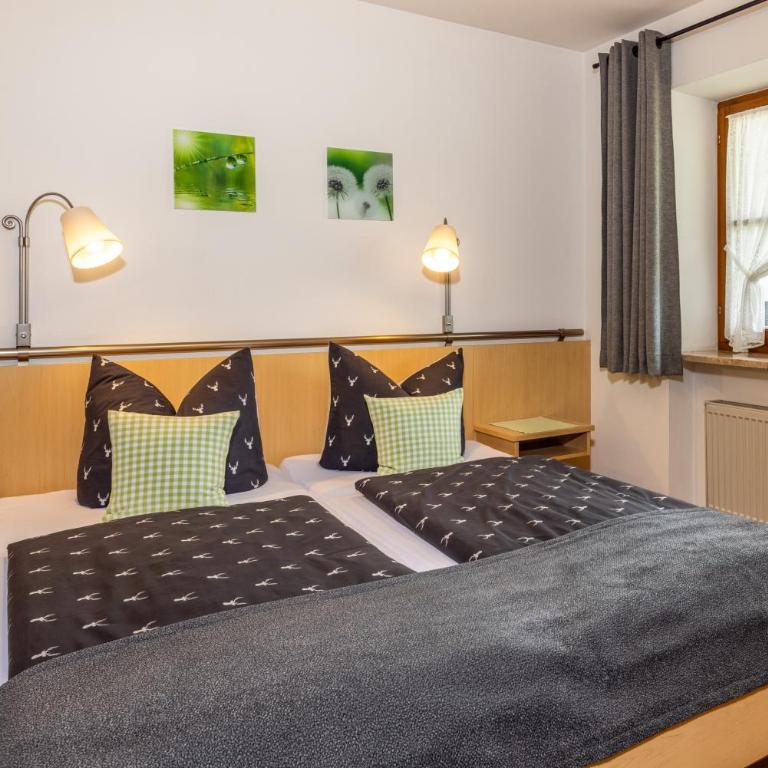 Gästehaus und Ferienwohnungen Egglerlehen - Apartment with Balcony - 3