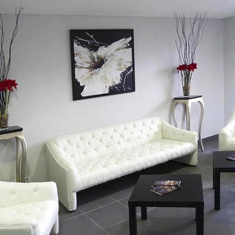 Coastal Stay with Pool in La Baule - One-Bedroom Apartment - 2