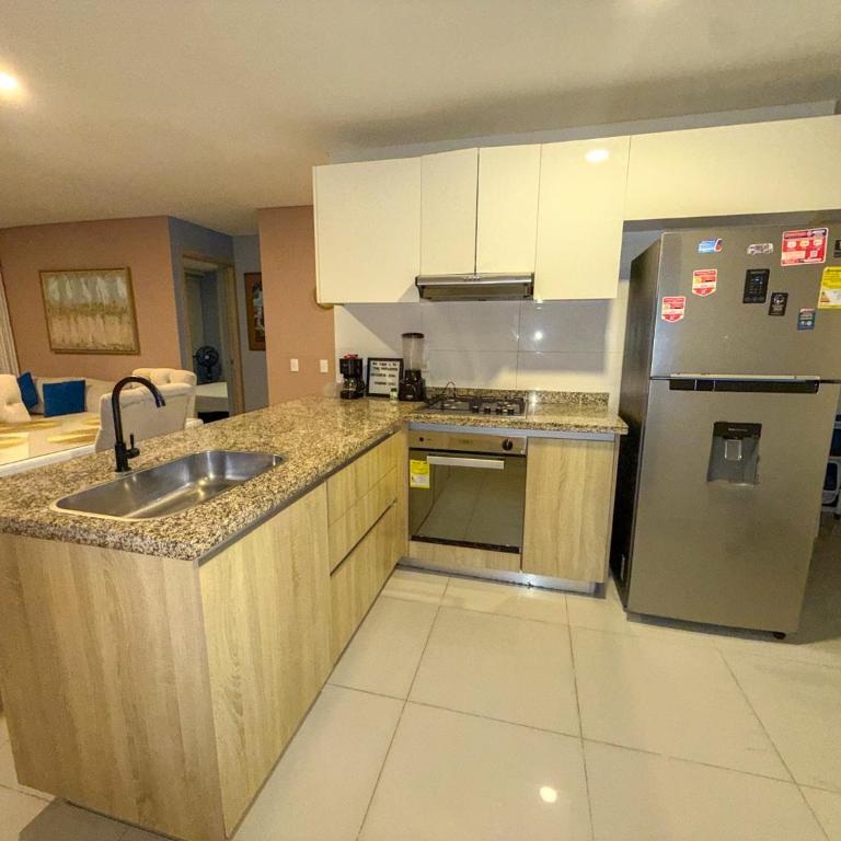 Apartment Near Downtown and the Beach in Marbella cartagena - Three-Bedroom Apartment - 75