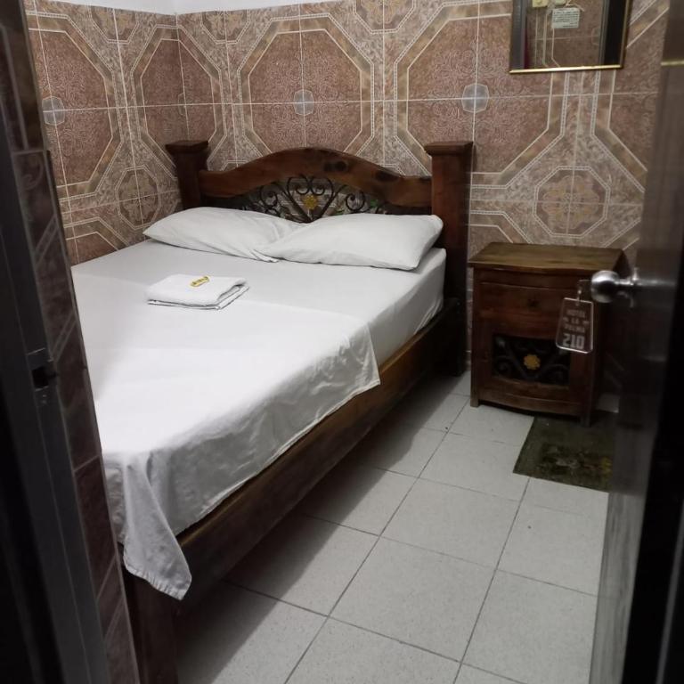 Hotel La Palma Girardot - Standard Double Room with Fan - 1