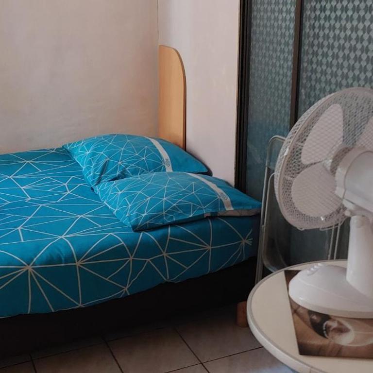 Chambre calme et indépendante sur cour - Chambre Double avec Salle de Bains Privative - 2
