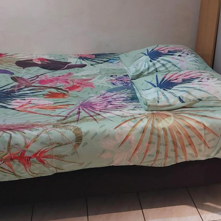 Chambre calme et indépendante sur cour - Chambre Double avec Salle de Bains Privative - 1