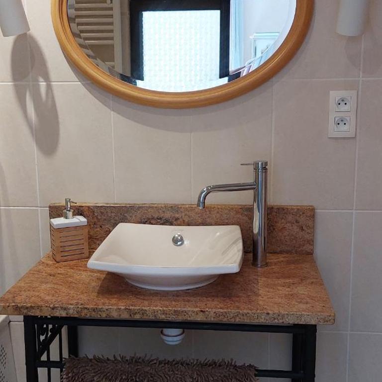 Chambre calme et indépendante sur cour - Chambre Double avec Salle de Bains Privative - 6