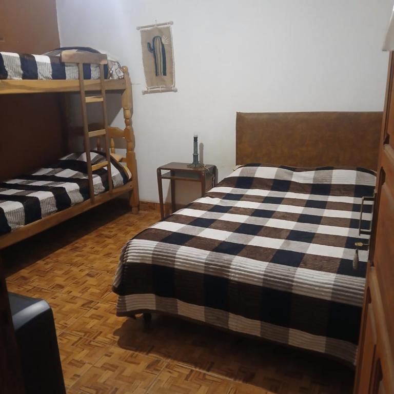 Loma Tika - Tilcara Hostel - Habitación Cuádruple con baño privado - 1