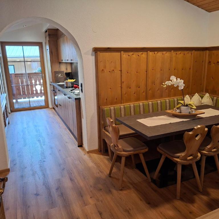 Landhaus Alpenjäger - Apartment mit Balkon - 9