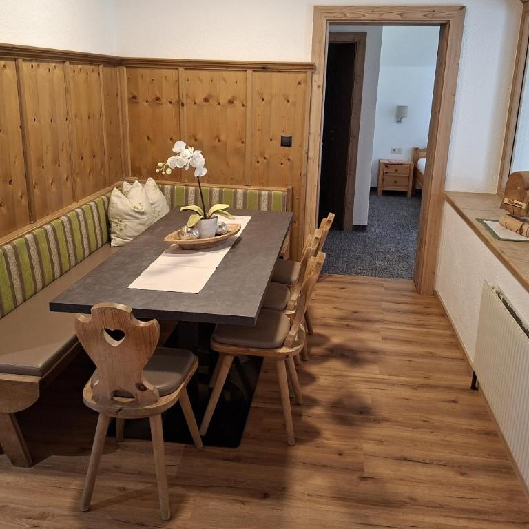 Landhaus Alpenjäger - Apartment mit Balkon - 11