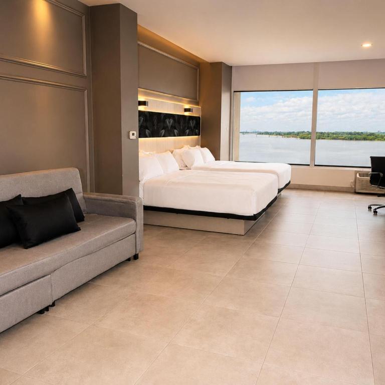 DoubleTree by Hilton Guayaquil - Family Room with Two Queen Beds and One King Sofa Bed - 5