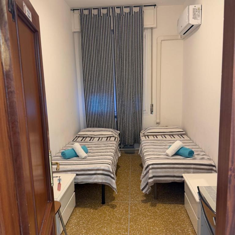 Affittacamere Pratello 97 - Camera Doppia con Letti Singoli e Bagno in Comune - 3