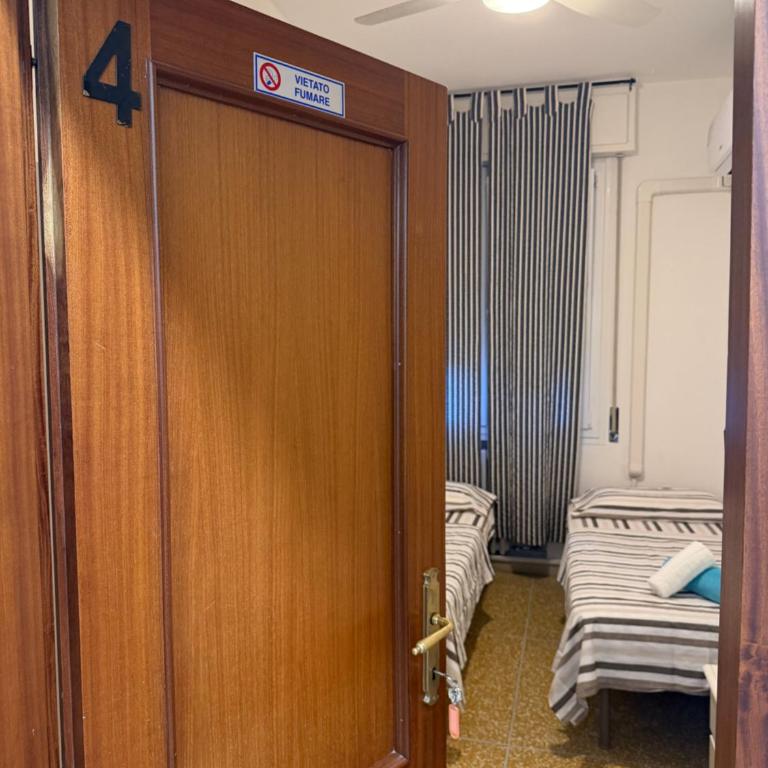 Affittacamere Pratello 97 - Camera Doppia con Letti Singoli e Bagno in Comune - 2