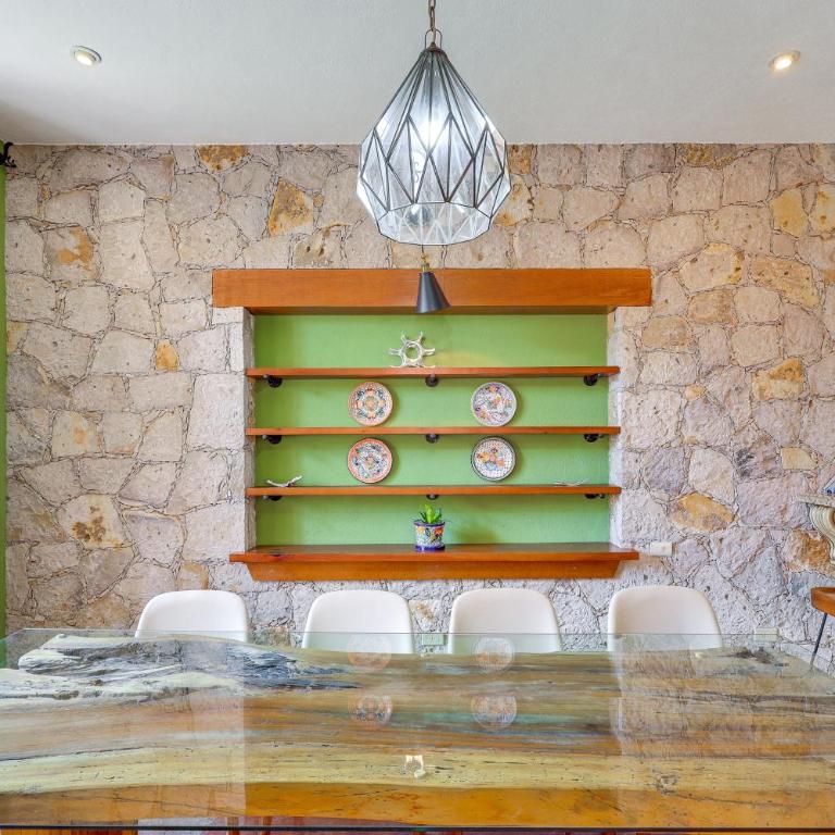 Villa Near Parroquia de San Miguel Arcángel! - Ferienhaus - 3