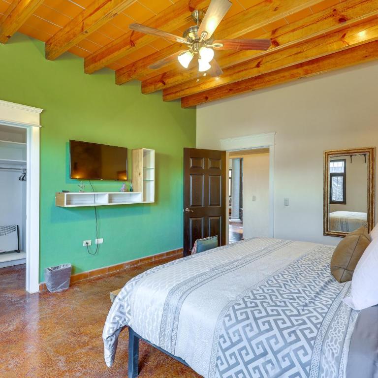 Villa Near Parroquia de San Miguel Arcángel! - Ferienhaus - 12