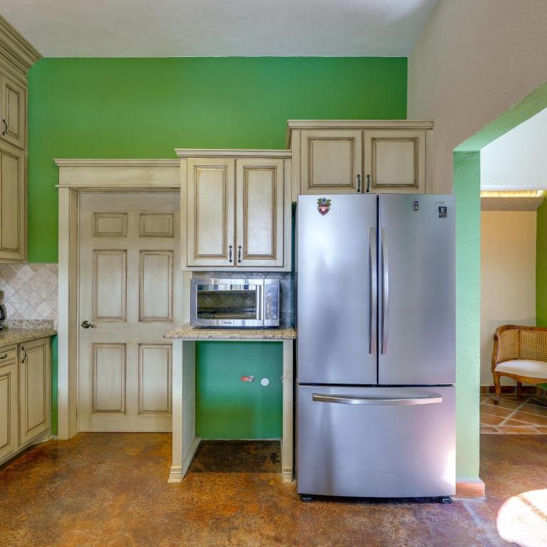 Villa Near Parroquia de San Miguel Arcángel! - Ferienhaus - 10