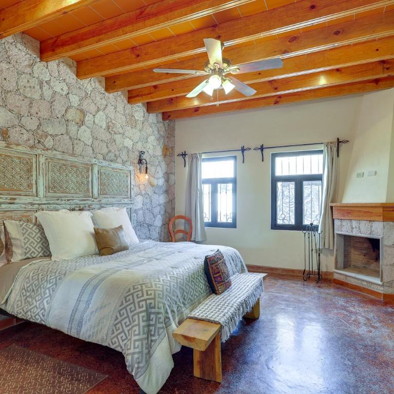 Villa Near Parroquia de San Miguel Arcángel! - Ferienhaus - 11