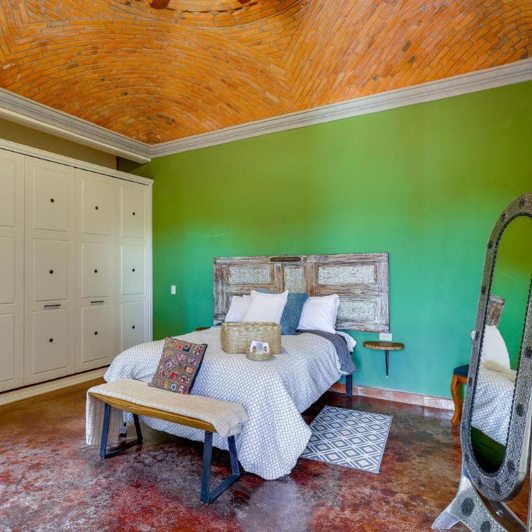 Villa Near Parroquia de San Miguel Arcángel! - Ferienhaus - 19