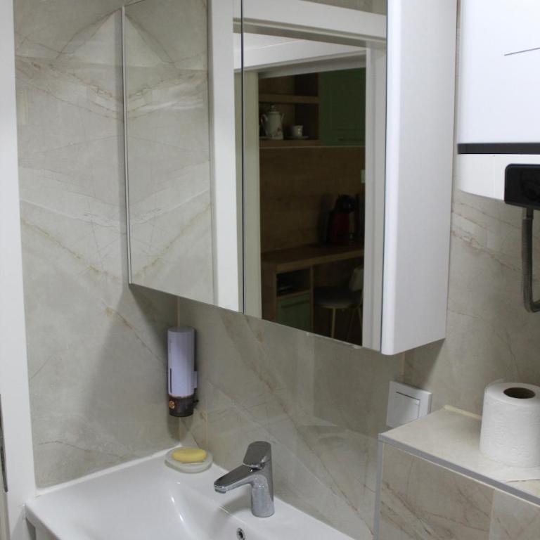 Sarajevo Modern Duplex Home - Apartman sa 3 Spavaće Sobe i Balkonom - 7