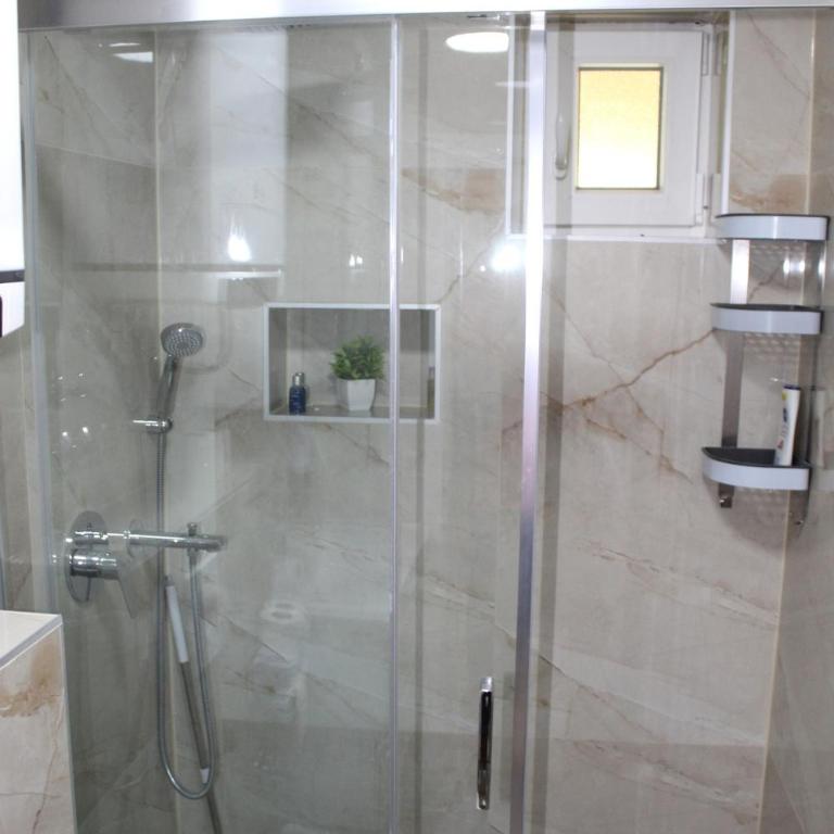 Sarajevo Modern Duplex Home - Apartman sa 3 Spavaće Sobe i Balkonom - 10